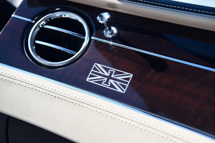 Детали интерьера Bentley Continental GT Convertible First Edition 2019 года  (UK) (фото 10 из 22)